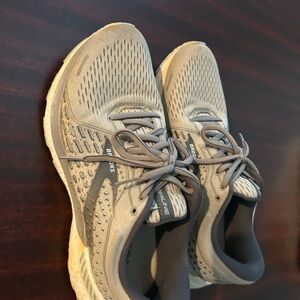 Brooks women’s Running Shoes - grey